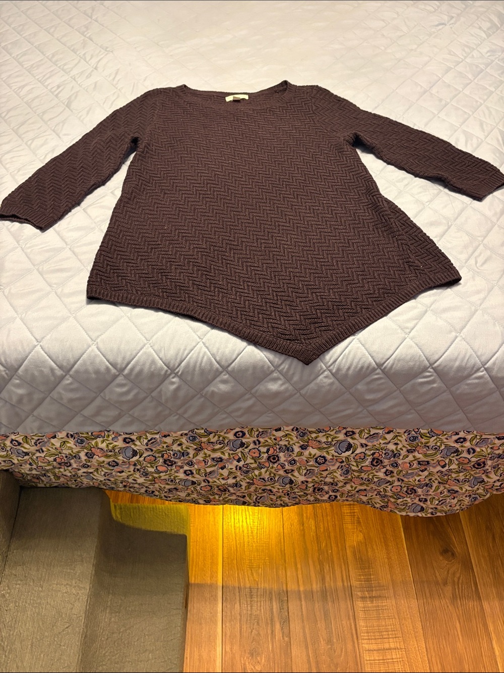 New York & Company Chevron Point-Hem Crewneck Sweater - small